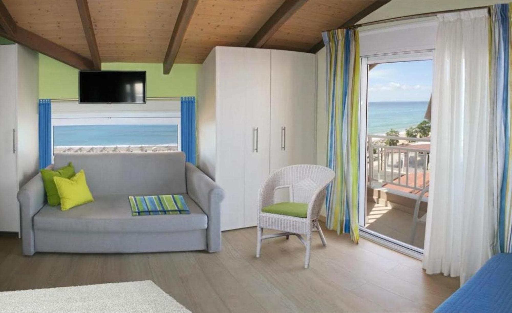 Whitesands Beach Resort Паралия Враху Екстериор снимка