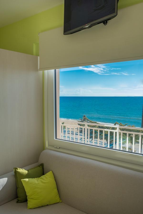 Whitesands Beach Resort Паралия Враху Екстериор снимка
